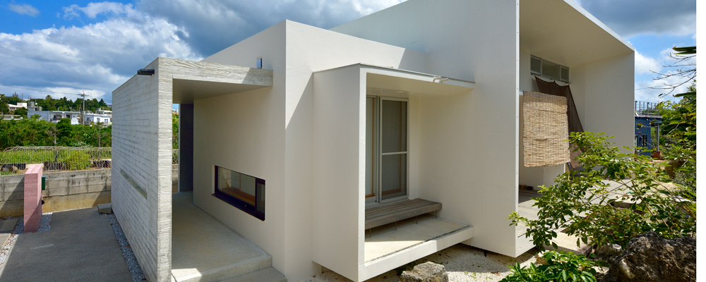 家中に視線が 真っすぐ伸びる リズミカルな 外観の明るい箱 Rc 沖縄の住宅紹介 住宅情報紙 週刊かふう 新報リビングニュース かふうweb