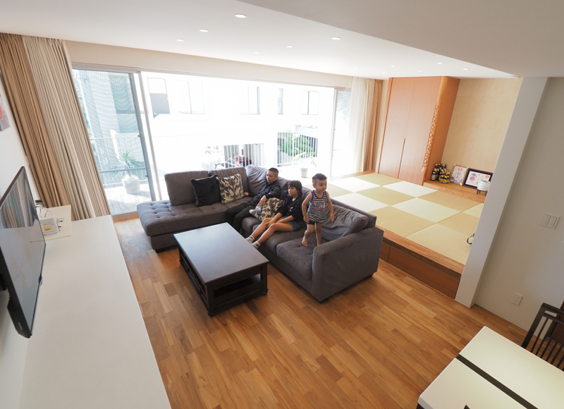 フレッシュな風が舞う
筒状の大開口を持つ家