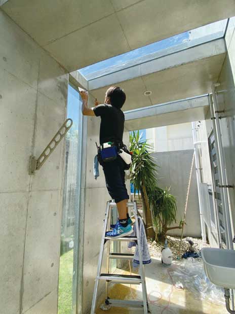 台風被害や遮熱にも性能を発揮 沖縄の窓ガラスに欠かせないウインドウフィルム