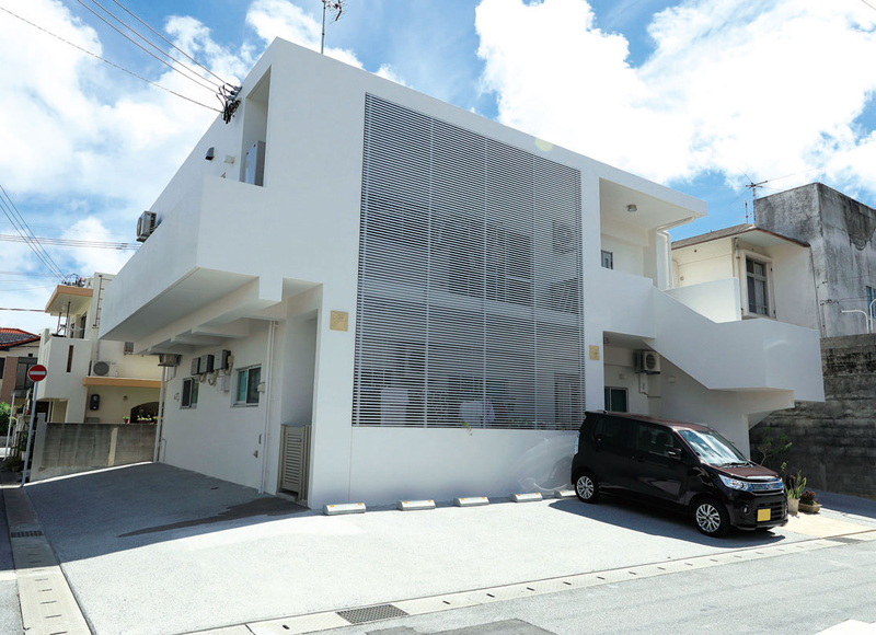 アルミルーバーでプライバシーを守りつつ
風と光が通る快適な暮らし
