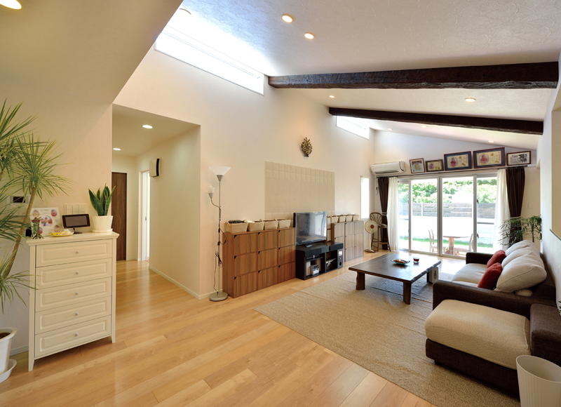 勾配天井で開放的な平屋
将来の実用性を考えたコンパクトな間取り