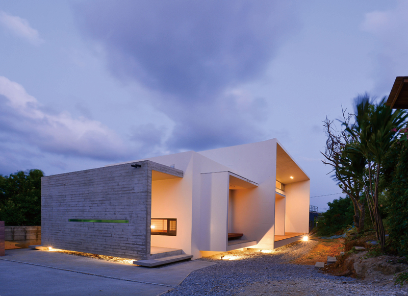 視線が真っすぐ伸びる心地よさ
開放感とリズム感を併せ持つ5つの箱からなる平屋