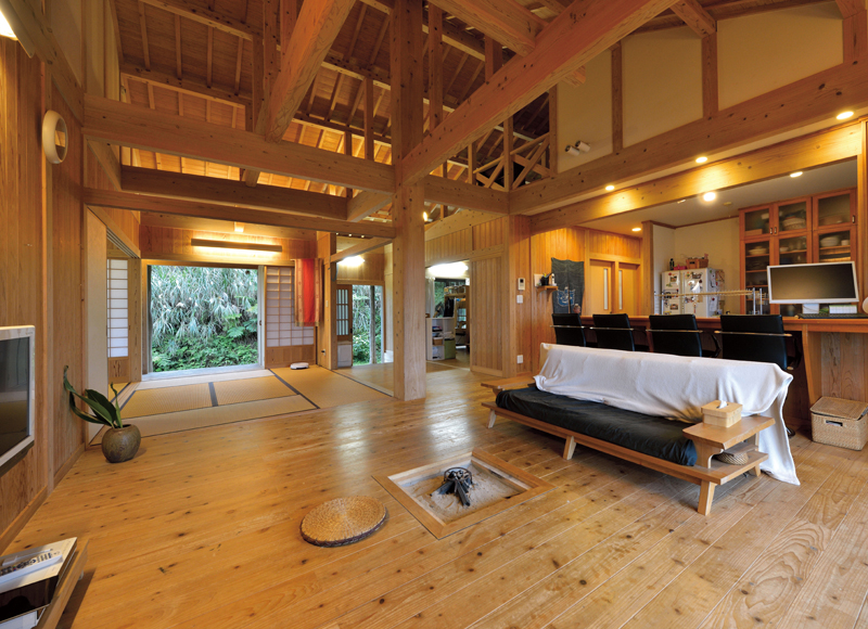 伝統構法をベースに耐久性・耐候性を高める
技と知恵を尽くした貫木屋（ぬちじやー）