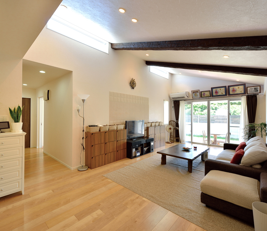 勾配天井で開放的な平屋
将来の実用性を考えたコンパクトな間取り