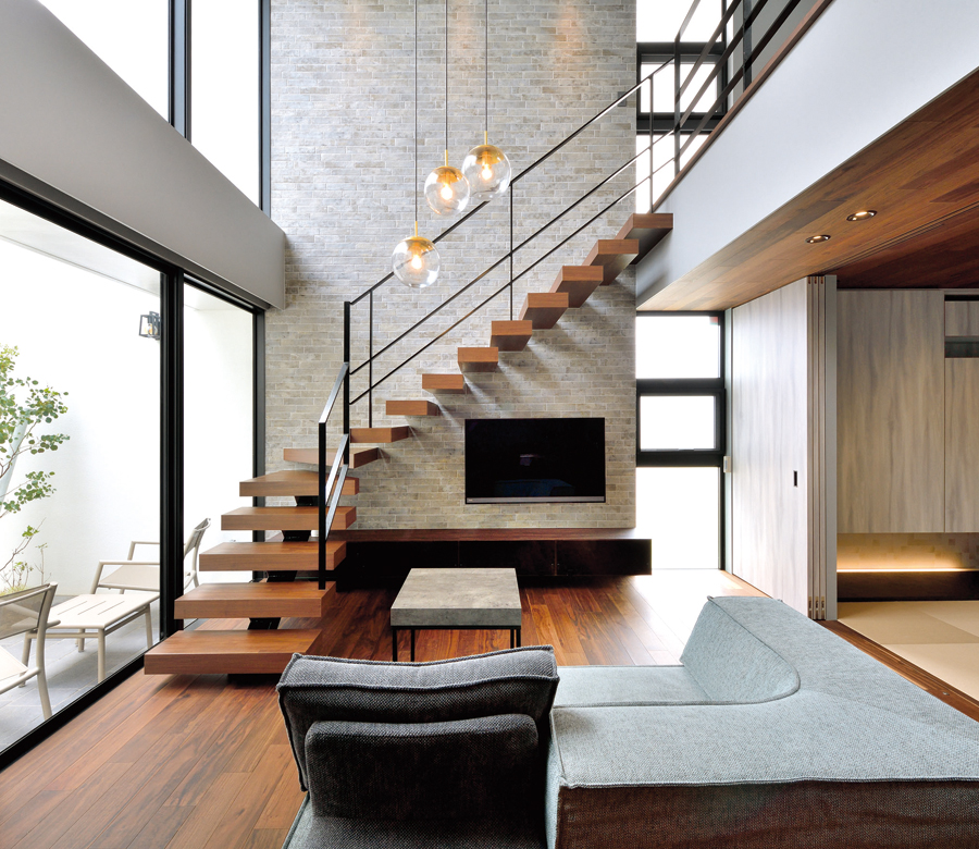 外は閉じて、内を開放感で満たす 
スタイリッシュな 暮らしへ