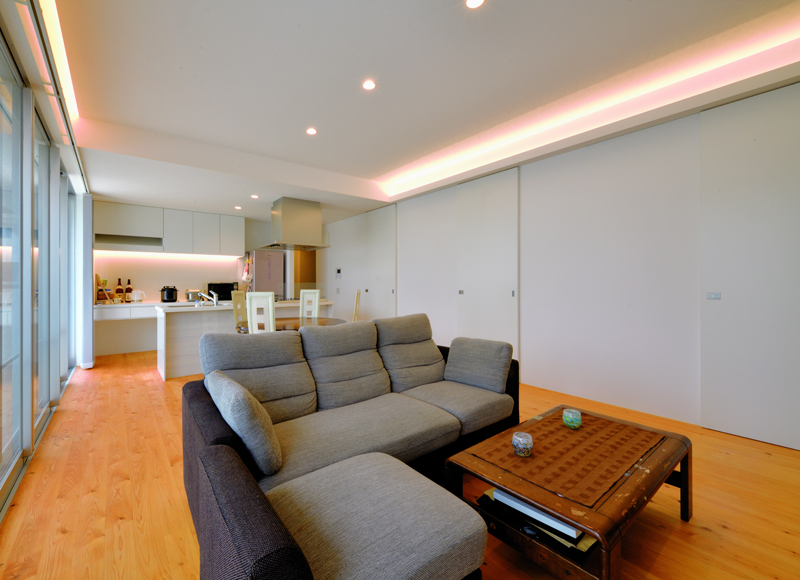 光・風が巡りせせらぎが聞こえる
五感に寄り添った２世帯住宅