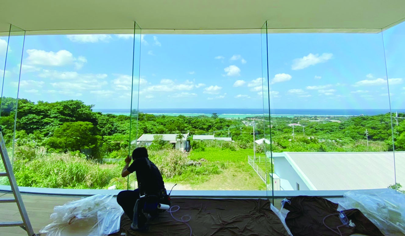 台風被害や遮熱にも性能を発揮　沖縄の窓ガラスに欠かせないウインドウフィルム　－サンクスー