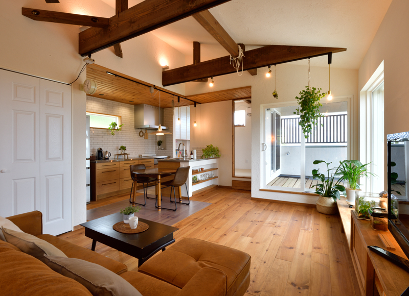 ２階リビングから水平線を眺める
フレンチスタイルのオシャレな住まい








