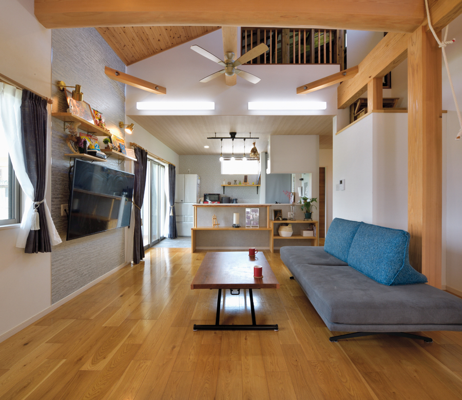 ゆとりの空間とDIYが彩る、
家族の未来へ変化する木造平屋








