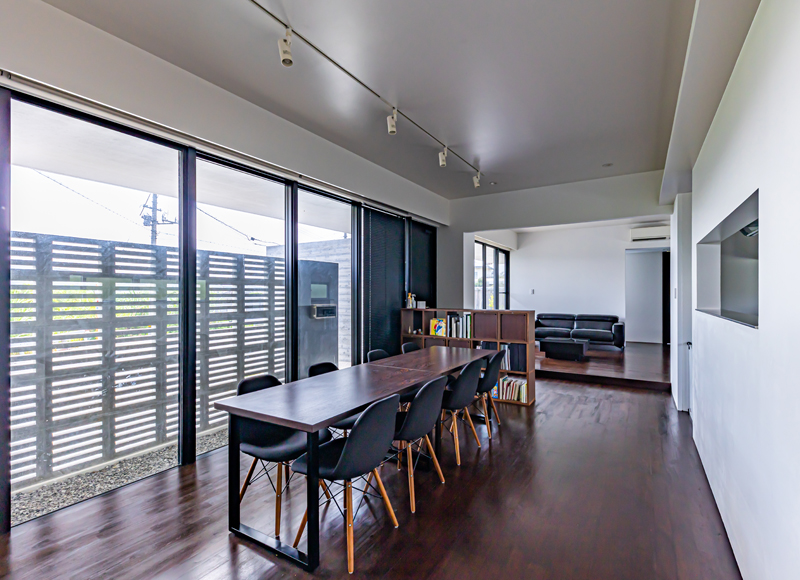 空間の性格が重なり合う
建築家が住む職住自在の家

