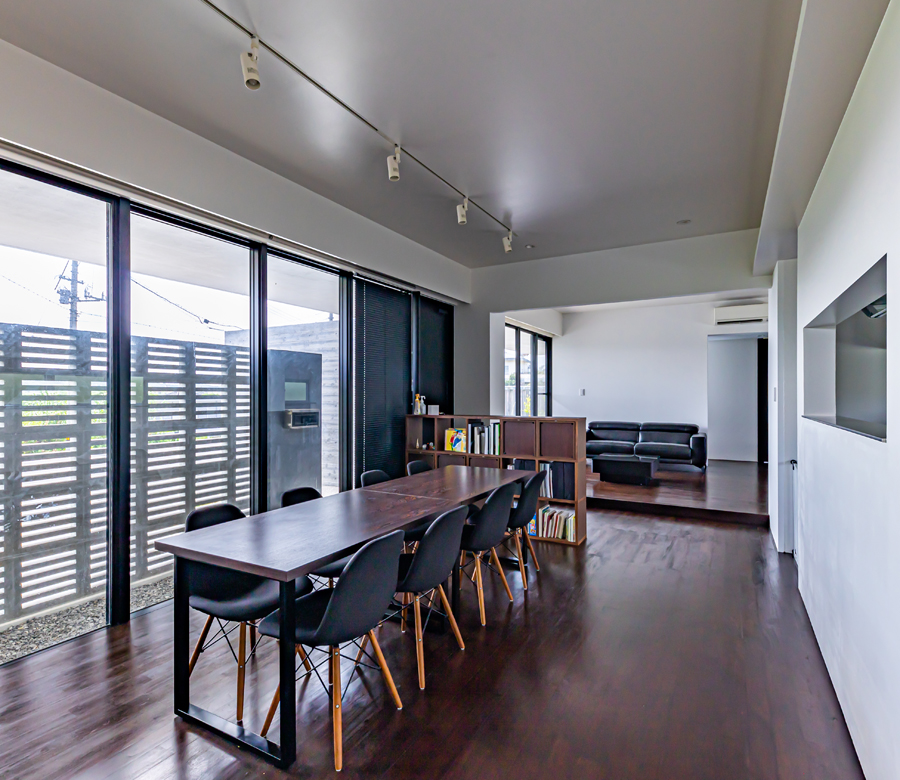 空間の性格が重なり合う
建築家が住む職住自在の家

