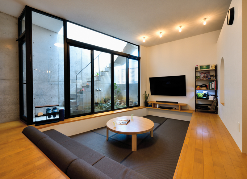 こまやかなデザインの力で
毎日の暮らしが色づく家













