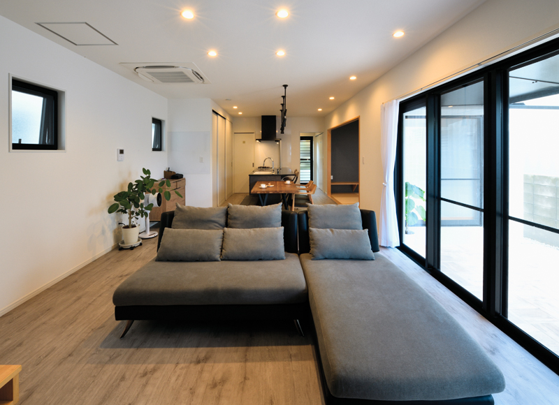 「合理的」を感性で昇華させたスタイリッシュな家