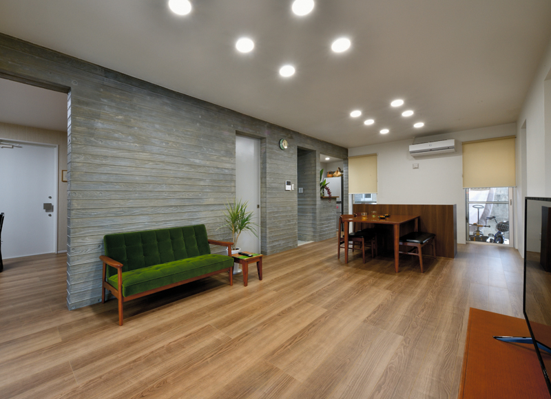 モダンと伝統が息づく
風の抜ける家











