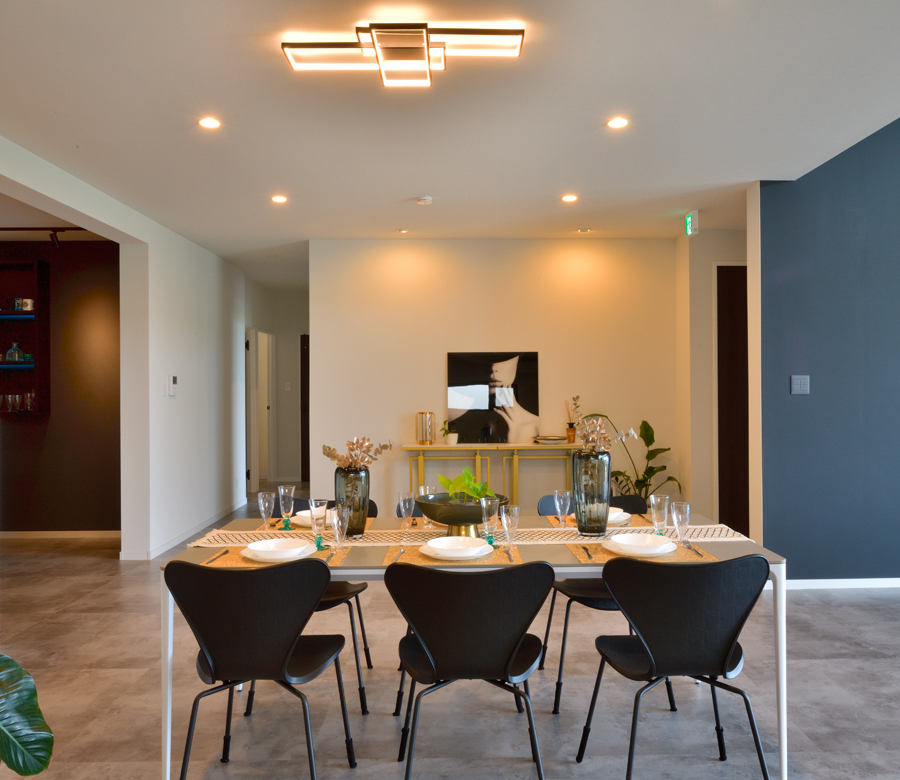 おおらかで上質なリゾートハウスに
マイホームの理想を体感する













