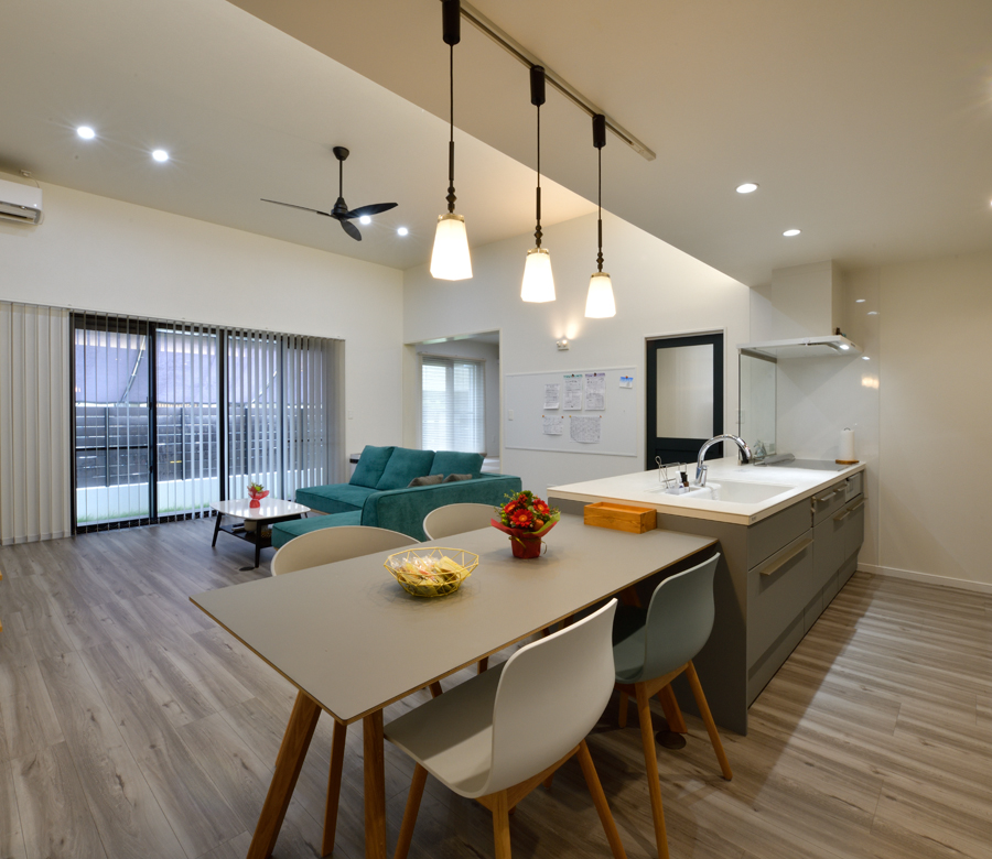 ゆったり機能的な回遊動線と
ハイセンスなインテリア。
暮らしの質が高まる家











