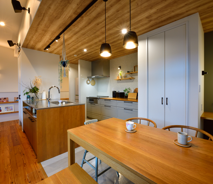 カフェのような心地よさ
北欧モダンがなじむ木の家








