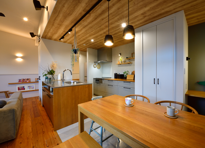 カフェのような心地よさ
北欧モダンがなじむ木の家








