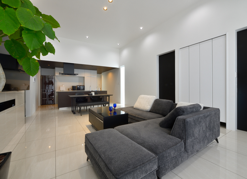 趣味を堪能できるガレージと
ホテルライクを満喫する家