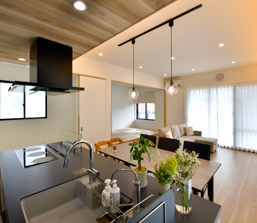 LDKとテラスに皆が集う
高低差を生かした2階ワンフロアの家