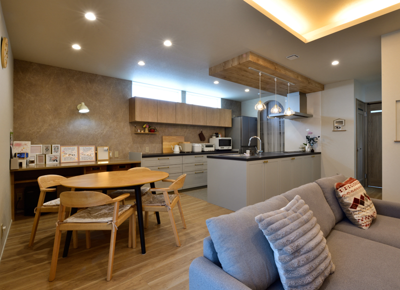 アイデアとこだわりで快適に
暮らしの夢広がるコンパクトな木の家


















