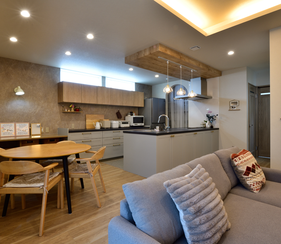 アイデアとこだわりで快適に
暮らしの夢広がるコンパクトな木の家


















