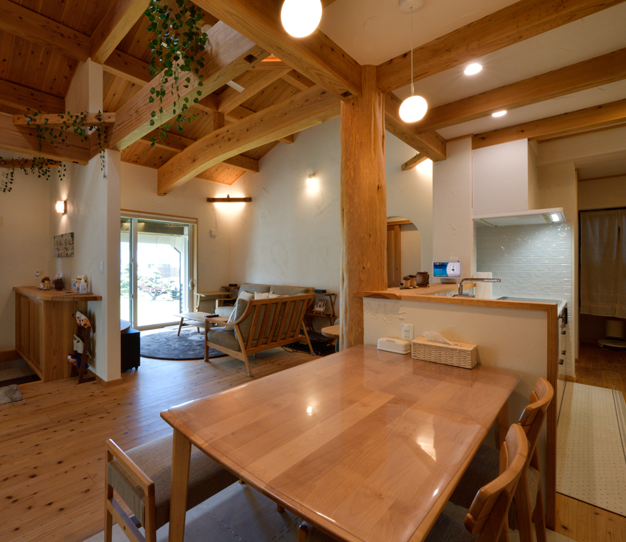 庭と暮らしが響き合う
健やかな時が流れる木の平屋