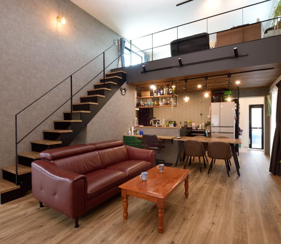 好きをバランスよく詰め込んだ
ロフト付きリビングのある平屋