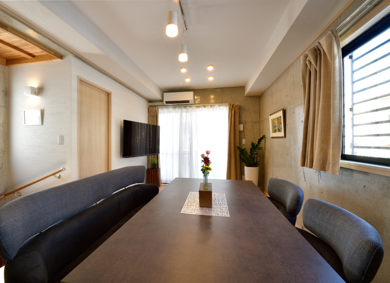 住まいの機能をフロアごとに集約、
コンパクトかつ団らんを深める家