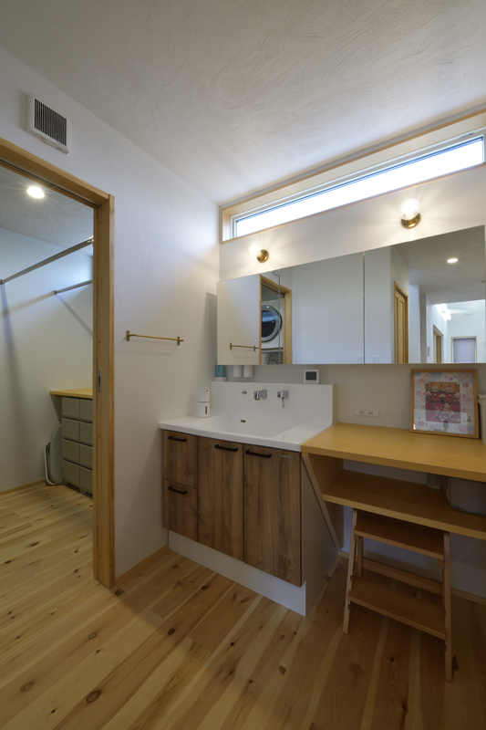 大勢の親戚も家族もプライベートタイムも健やかな美しさで包む自然素材の家