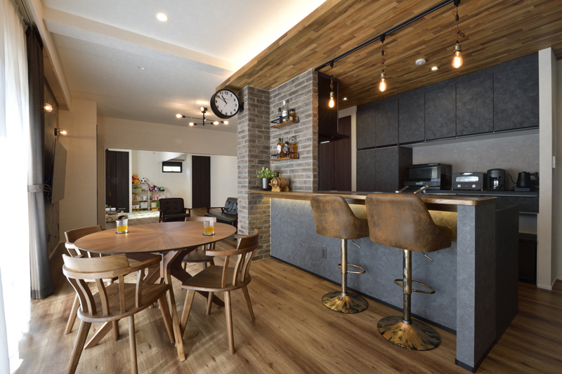 こだわりを詰め込んだ変形地に建つ家