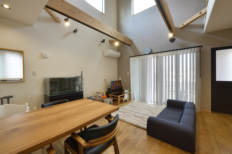 嗜好に対応できるベースを整えて 住まい手が進化させる家