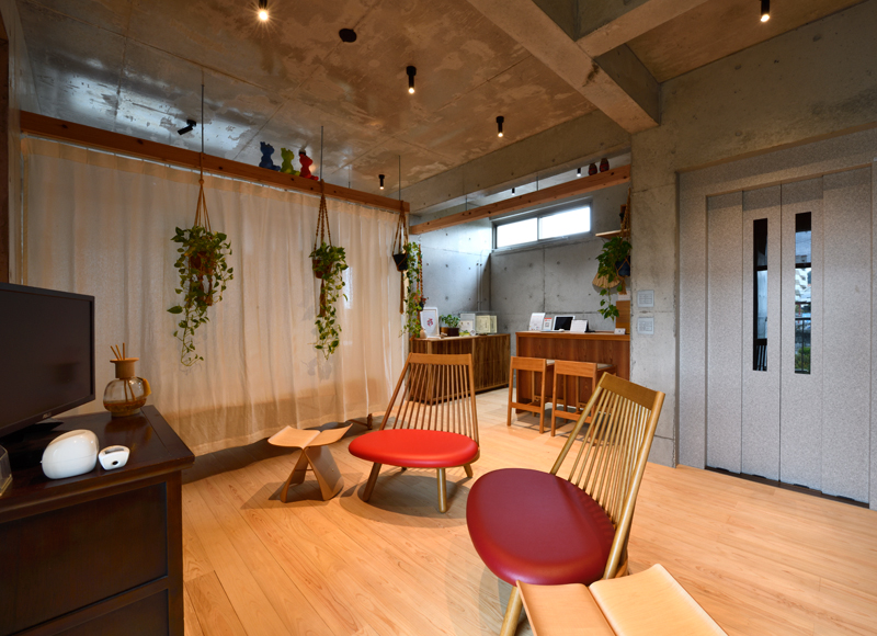 迫力とスマートさが同居した
職住一体の３階建ての家
























